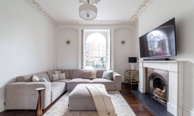 Peckham Apartment | Spacious Room in New Cross
