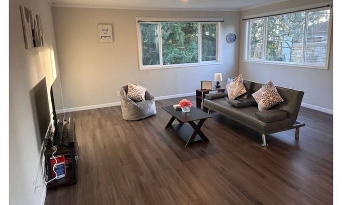 Alderwood Manor House | Spacious Room + Private Bathroom