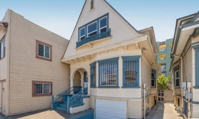 Chinatown House | Spacious Room w/Private Bath, Prime Location Near Lake Merritt BART & SF Access