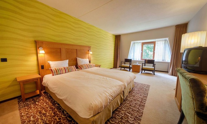 Rijssen House | Spacious Room with Balcony! Indoor Pool, Free Parking! Near Hollands Schwarzwald