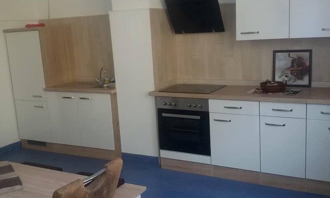 Roedental Apartment | Spacious Schmück vacation apartment with free WiFi and lots of facilities