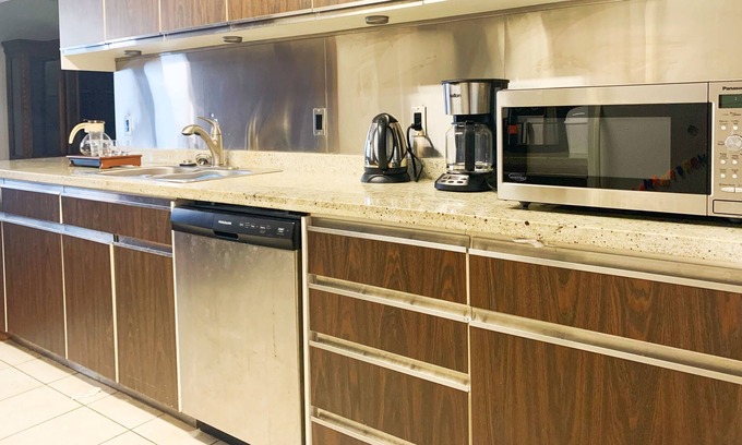 White Rock House | Spacious Seaside 3-bedroom house in Sunny South Surrey-3 minutes from the beach!
