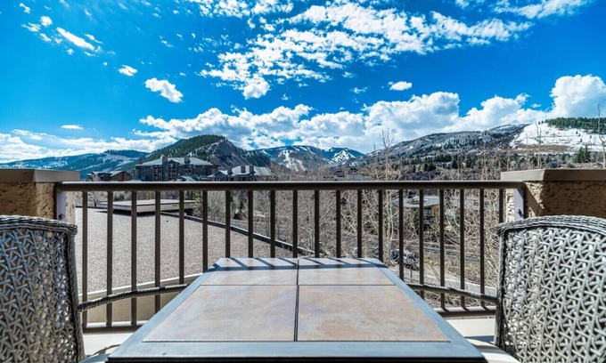 Avon Apartment | Spacious Seasons Vacation Home Steps To Lift