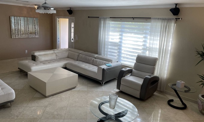 Ludlam House | spacious secluded pool home Miami. close to night life downtown Dadeland
