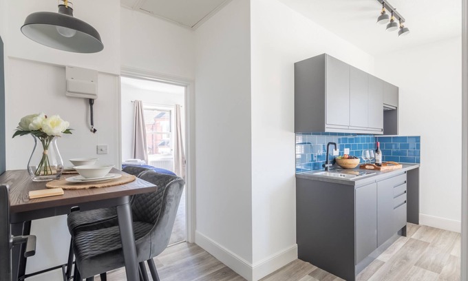 Wolverton Apartment | Spacious self catering serviced studio apartment