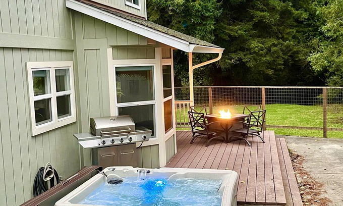 Myrtletown House | Spacious Sequoia Estate