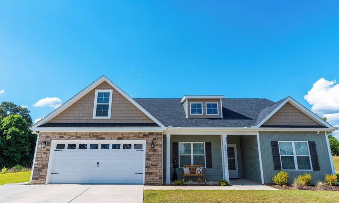 Lemon Springs House | Spacious, Serene Modern Farmhouse near golf course