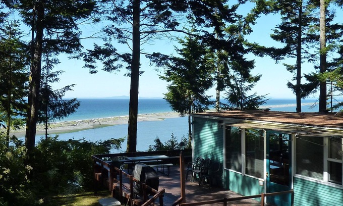 Sequim House | Spacious shorefront cabin with Dungeness National Wildlife Refuge views