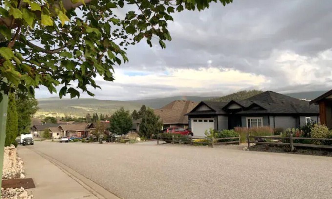 Black Mountain House | Spacious, spotless, self-contained suite with panoramic views