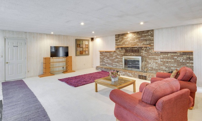 Maple Heights Apartment | Spacious Studio - 5 Mi to MGM Northfield Park!