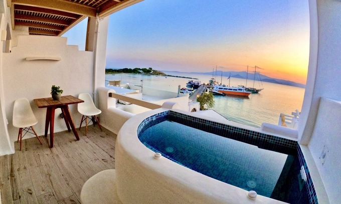 Agia Anna Apartment | Spacious studio, amazing sea view, hot tub facility