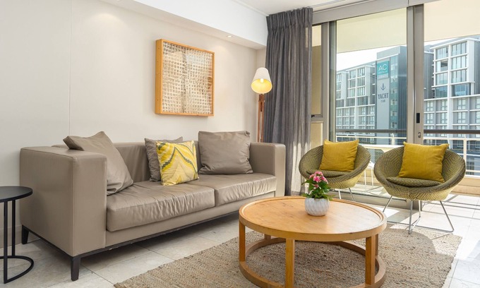 Flora Park Apartment | Spacious Studio Apartment on the Canals in CT