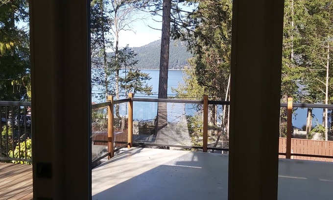 North Saanich Apartment | Spacious Studio close to Sidney by the Sea and 25 mins to Victoria