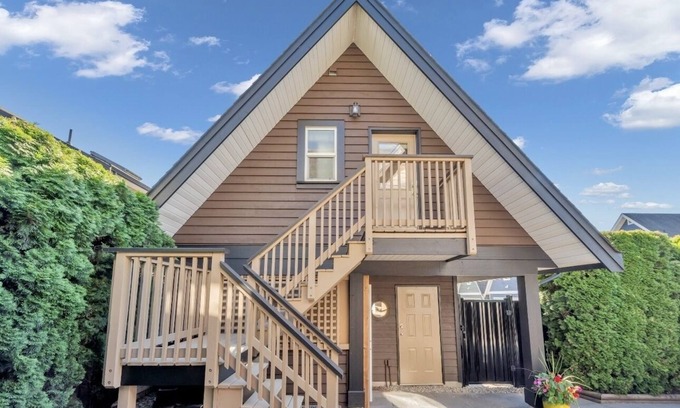 Queensborough Apartment | Spacious Studio Loft in Queensborough