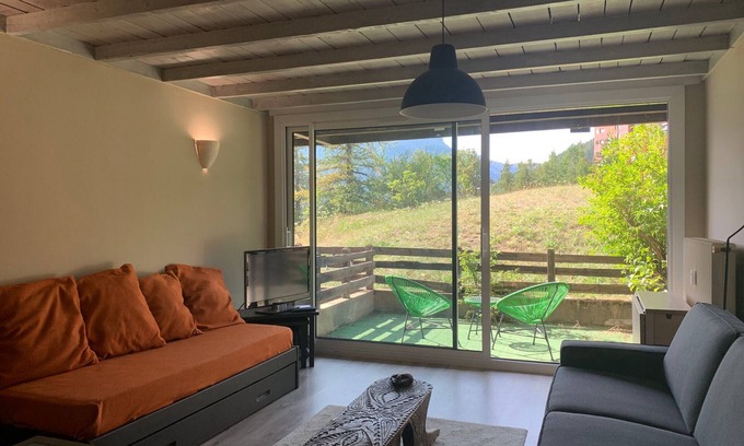 Pra Loup Apartment | Spacious Studio for 4/5 with Large South-Facing Balcony, Mountain View, Town Center - Pra Loup