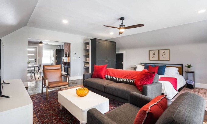 Near East Columbus Apartment | Spacious Studio - Historic Woodland