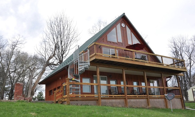 Frederick Apartment | Spacious Studio on Monocacy River, Sleeps 4, Full Bath, Kitchenette.