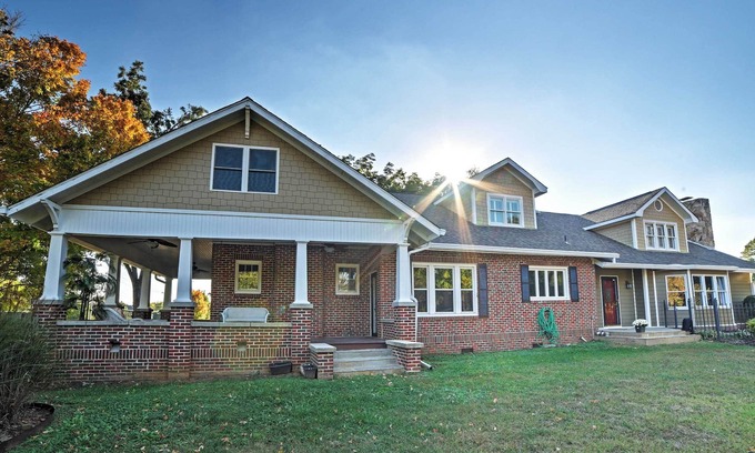 Cleveland House | Spacious & Stunning Cleveland Getaway on 1 Acre