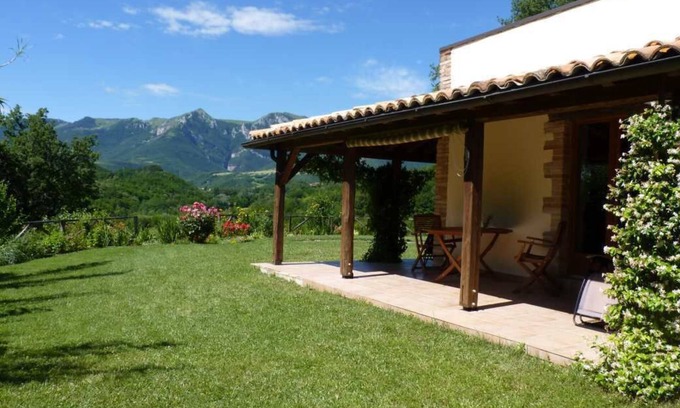 San Ginesio Apartment | Spacious, stylish apartment with stunning views of the Sibillini Mountains