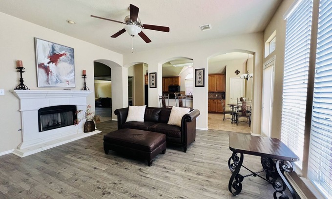 Spring House | Spacious Suburban Retreat in the Woodlands Area