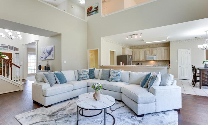 Sugar Land House | Spacious Sugar Land Home with Yard and Pool Access!