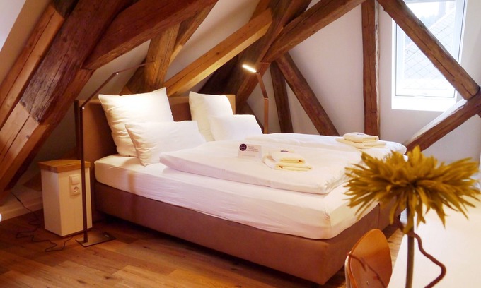 Kemnath Apartment | Spacious superior double room