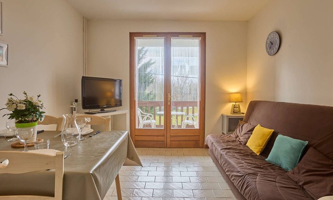 Barbotan-les-Thermes Apartment | Spacious T2 with balcony, parking and wifi in Barbotan