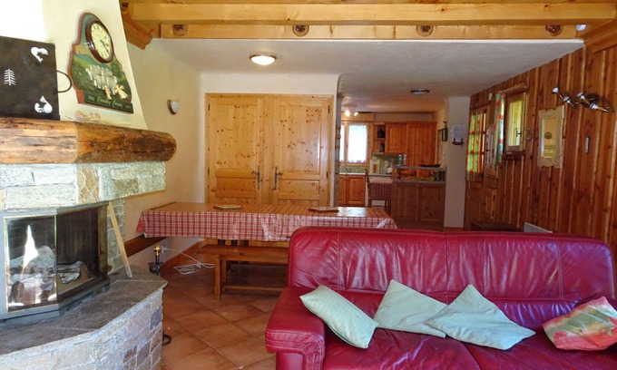 Champagny-en-Vanoise Apartment | Spacious Triplex for 12, Terrace, Fireplace, Garage