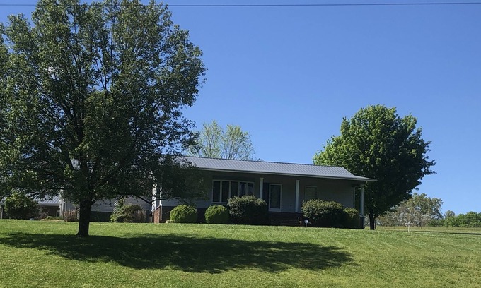 Mohawk Cottage | Spacious Three Bedroom Cottage in the country