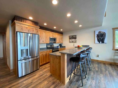 Bigfork Hotel | Spacious Townhome w 4 King Suites near Clubhouse