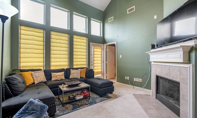 Barker House | Spacious Townhome With KING SUITE&Spa Tub