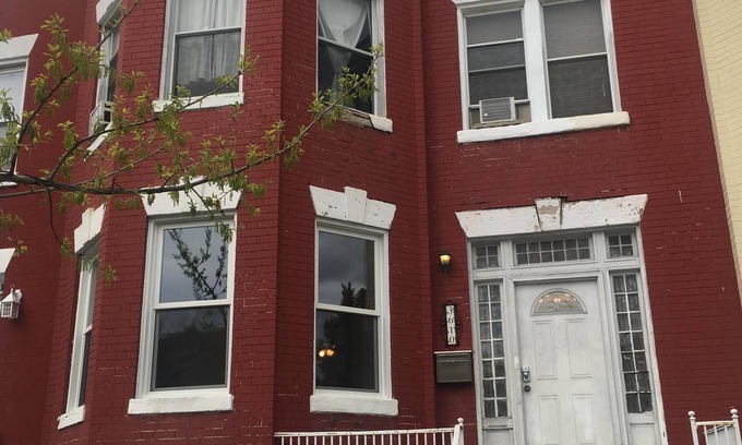 Gambrills House | Spacious Townhouse in the Heart of Washington D.C.