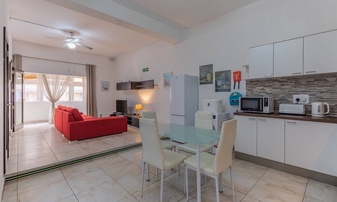 Cospicua Apartment | Spacious two bedroom in Bormla - Three Cities