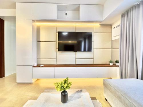Mandurriao Apartment | Spacious Two Bedroom with Pool View - Iloilo