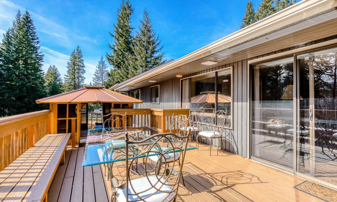 Parkdale House | Spacious Two-Story Home w/Private Hot Tub, Free WiFi, & Game Room - Dogs OK