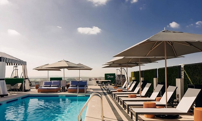 Norma Triangle House | Spacious Unit! Classic Reunion at the Rooftop Poolside Bar w/LA Skyline View