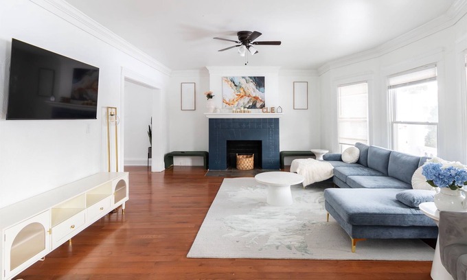 Cleveland House | Spacious University Circle 6BR Gem w/Game Room