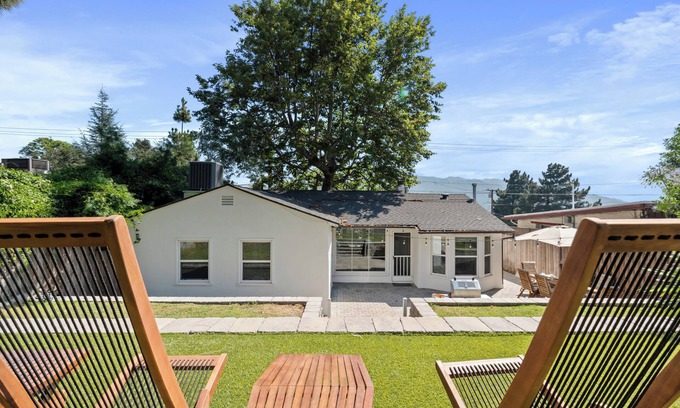 La Crescenta House | Spacious 3BR Family Home with Backyard & Views – La Crescenta Getaway
