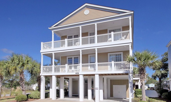Garden City House | Spacious vacation home, close to beach. Great Location and Amazing views.
