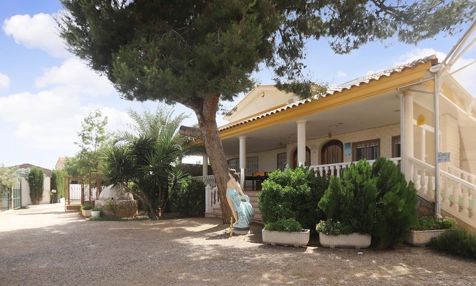 Puerto Lumbreras House | Spacious vacation accommodation on the border with Portugal.