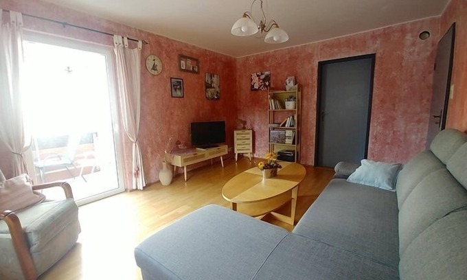 Mainberg Apartment | Spacious vacation apartment directly below Mainberg Castle