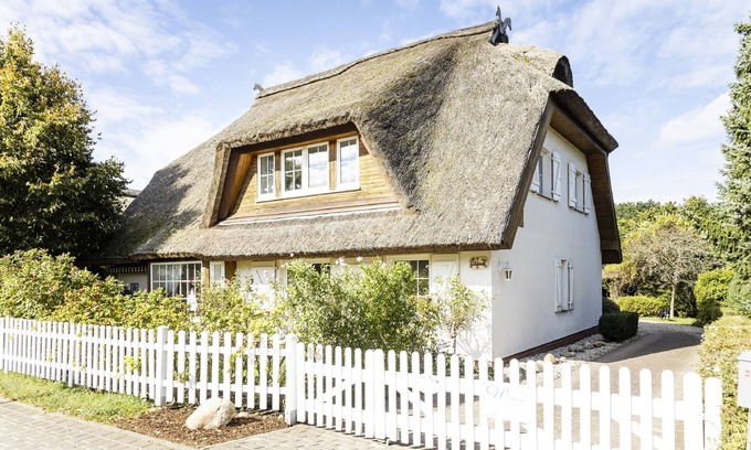 Pantow Apartment | Spacious vacation apartment with terrace and garden in the quiet Wildrose country house