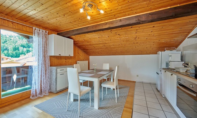 Marquartstein Apartment | Spacious vacation apartment 72 m², 1-4 persons, 2 bedrooms, WLAN, balcony