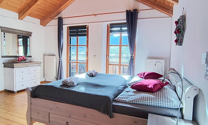 Oberviechtach Apartment | Spacious vacation apartment (146 sqm)