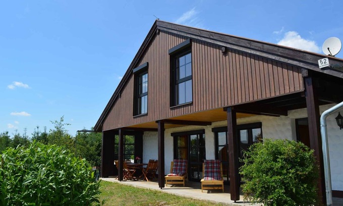 Renholding Apartment | Spacious vacation home for 1-6 people with garden and sunbathing lawn