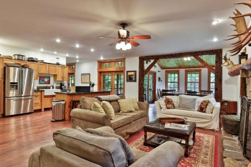 Stockbridge House | Spacious Vermont Mountain Retreat - 4BR,4BA - Near Skiing & Hiking - Perfect for Groups