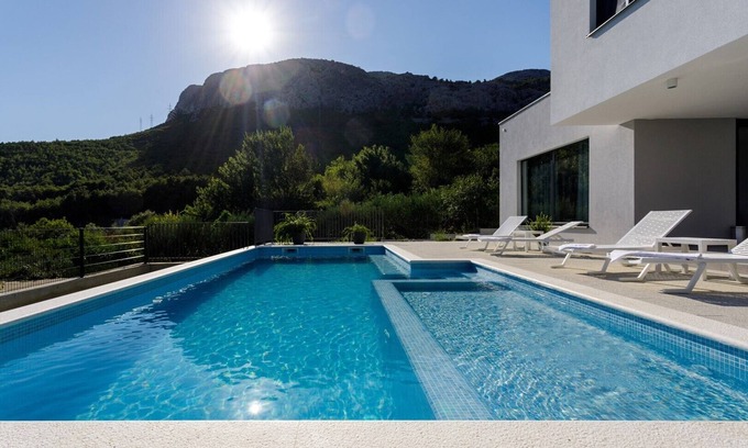 Solin Villa | Spacious Villa Elia with 9m x 4,5m pool with hydromassage, table tennis, fully airconditioned, free WiFi
