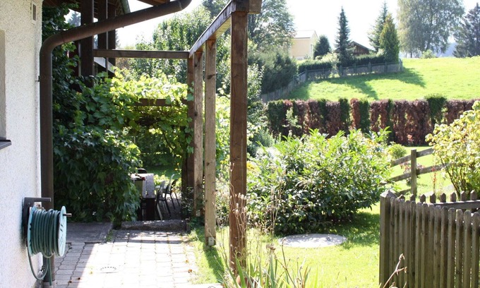 Goldegg Villa | Spacious Villa near Lake in Goldegg