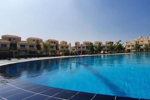 Al Hamra Village Villa | Spacious Villa with terrace close to the sea