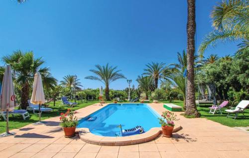 La Marina Villa | Spacious Villa with Pool near the Beach in Alicante